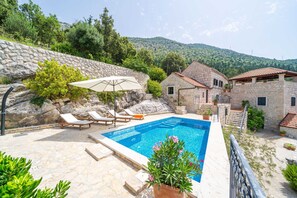 House (Three Bedroom Holiday Home with Swimm) | Pool | Outdoor pool, pool umbrellas, pool loungers - Holiday Home Majkovi (Dubrovacko Primorje)