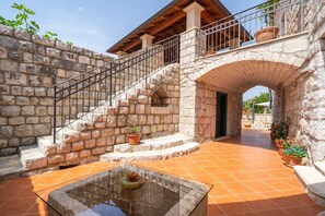 House (Three Bedroom Holiday Home with Swimm) | Bahagian luar