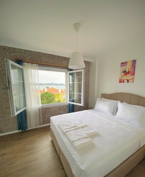 Standard Room, Sea View | Minibar, laptop workspace, iron/ironing board, free cribs/infant beds - Cunda Kordon Otel (Ayvalik)