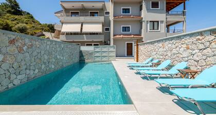 Athena PoolFront Suite