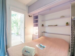 1 habitación, tabla de planchar con plancha y internet 