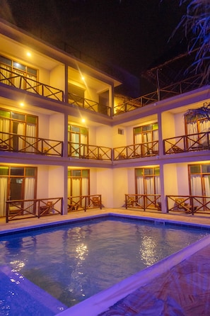 Outdoor pool - Ocean Breeze Hotel (Nungwi)