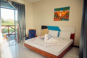 Desk, free WiFi, bed sheets - Ocean Breeze Hotel (Nungwi)