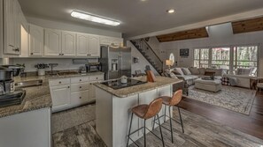 House, 3 Bedrooms | Private kitchen