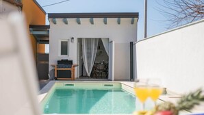 A pool area with a clear view of a dining area and a kitchen. - Villa Caterina by Interhome (Novigrad (Istra))