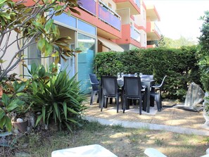 تناول الطعام بالخارج