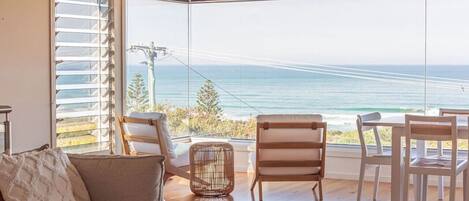 TV, fireplace, stereo