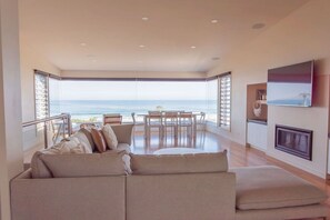 TV, fireplace, stereo - The Ocean View (Ocean Grove)