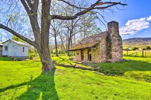 Exterior - Historic 'Hammond House' w/ Wine Country View! (Strasburg)