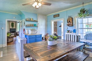 Dining - Historic 'Hammond House' w/ Wine Country View! (Strasburg)