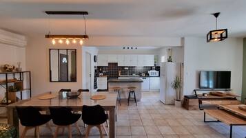 冰箱、微波炉、烤箱、炉灶