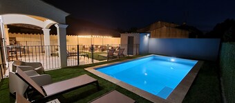 Magnifik villa med uppvärmd pool 7 minuters promenad från centrum