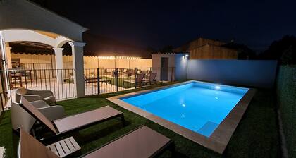Magnificent villa with heated swimming pool 7 minutes from the city center