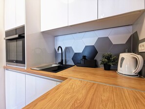 ثلاجة، ميكروويف، فرن، موقد طهي مسطح