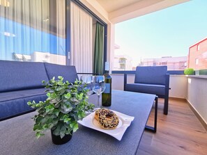 Property grounds - Apartment Diva with heated pool (Okrug Gornji)