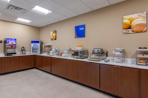 Free daily buffet breakfast  - Comfort Inn & Suites Charlottesville Hollymead Town Center (Charlottesville)