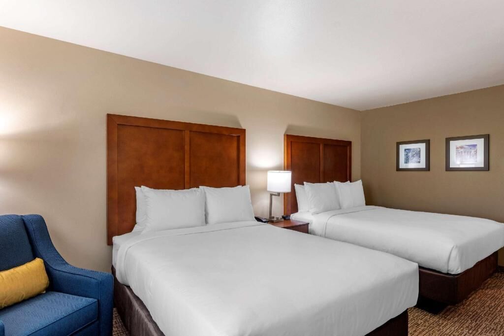 Desk, blackout drapes, iron/ironing board, free WiFi