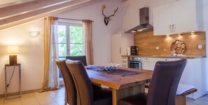 Fridge, oven, stovetop, dishwasher - Vacation apartment Atempause in Garmisch-Partenkirchen, Bavaria (Garmisch-Partenkirchen)