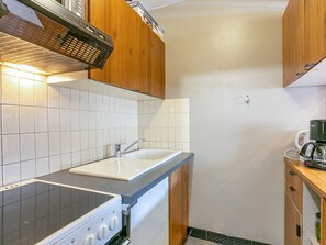 Unclassified image, 2 of 3, button