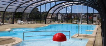 Accessible Comfort Mobile Home: 4 Guests, 200m from Beach, Heated Pool, Fitness Room, Parking