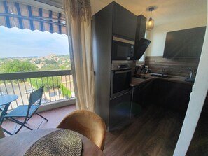 Fridge, microwave, oven, stovetop - Studio (Gréoux-les-Bains)