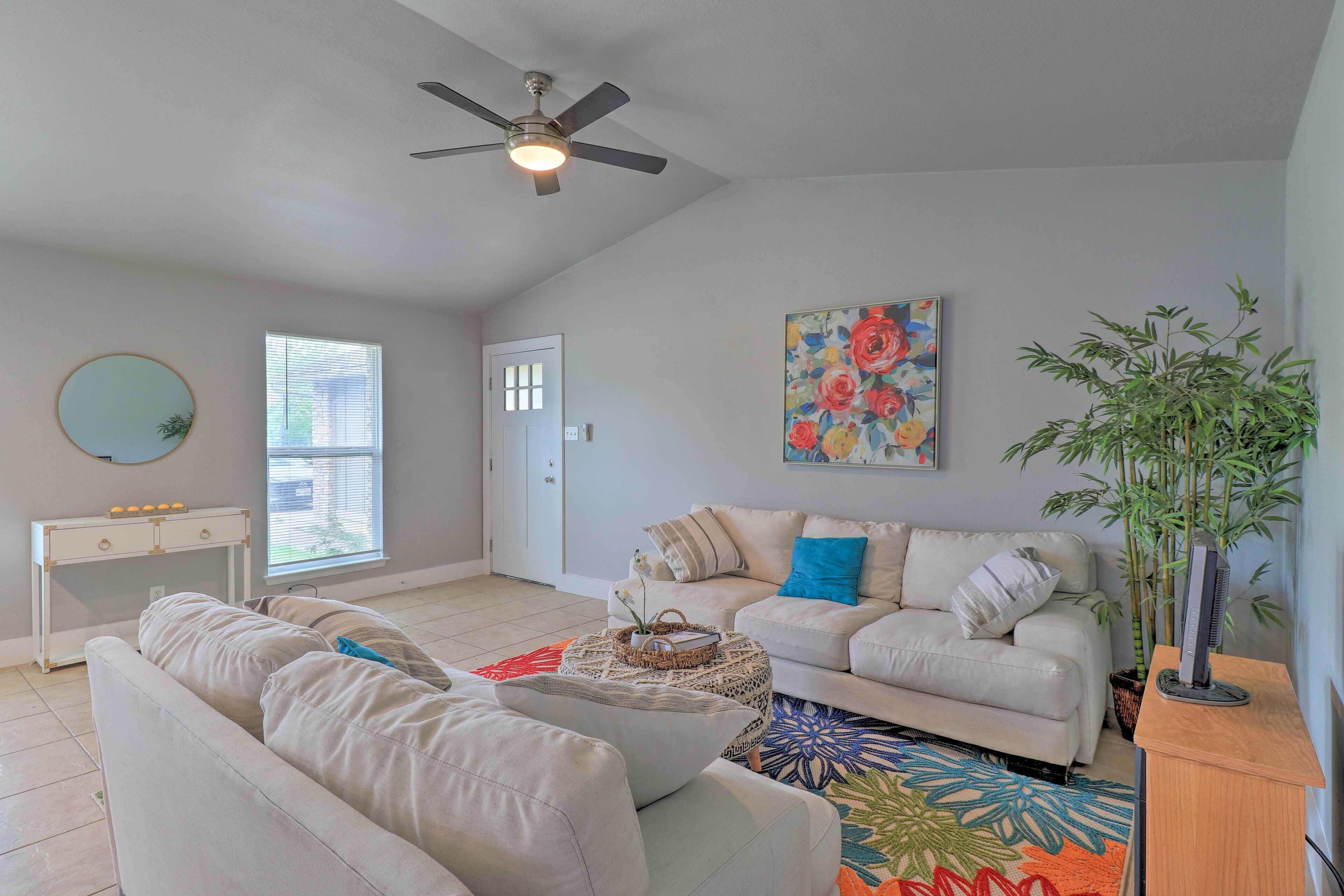 Cozy Austin Townhome ~ 15 Mi to Downtown!