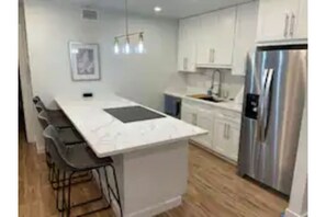 Fridge, microwave, oven, dishwasher - Riverfront Cozy Cottage w/kayak 3/2 (Stuart)