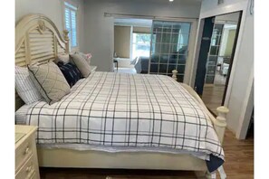 3 عدّة غرف نوم ومكتب وواي فاي مجانًا وملاءات أسرّة