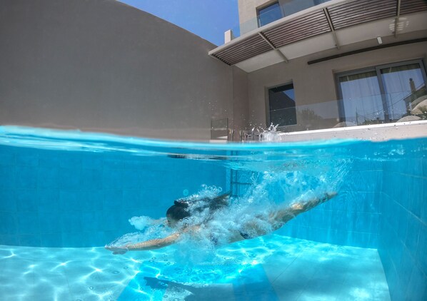 Outdoor pool, free pool cabanas, pool umbrellas