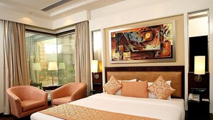 Desk, laptop workspace, WiFi (free), bed sheets - Inde Hotel Signature Tower (Gurugram)