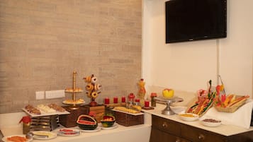 Daily buffet breakfast (INR 500 per person)