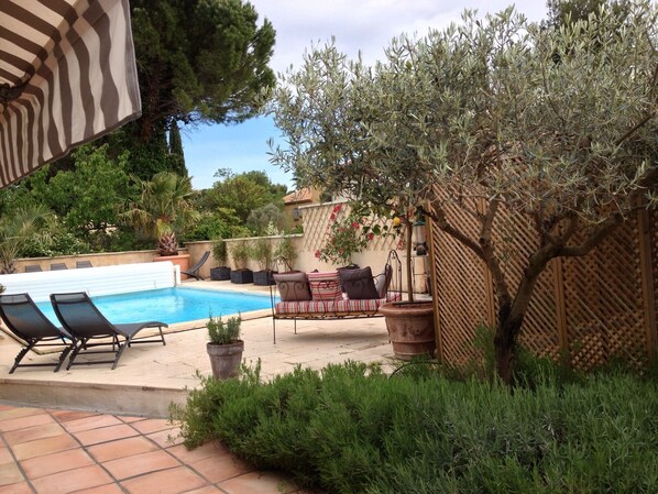 Alberca al aire libre y alberca climatizada