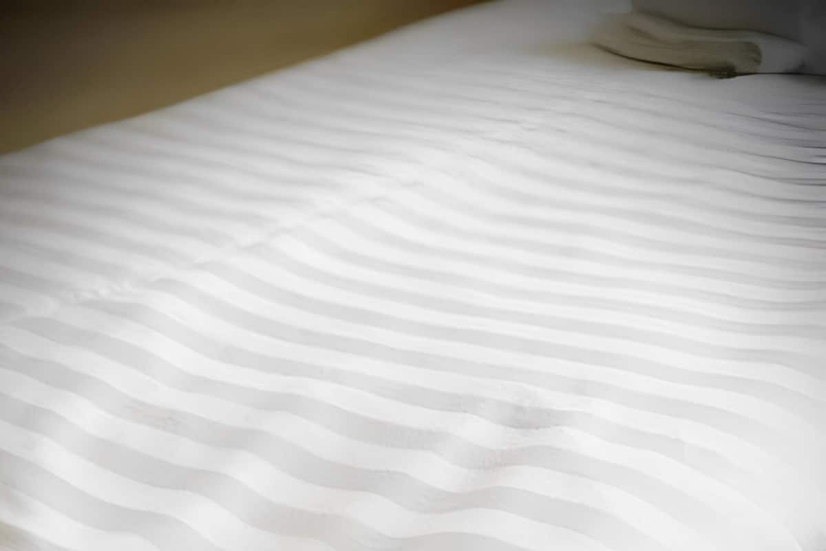 Hypo-allergenic bedding, desk, free WiFi, bed sheets