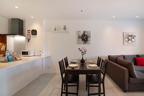 Dining - Apartment 'Max Tropical' close to the Sea with Shared Pool & Wi-Fi (Albufeira)