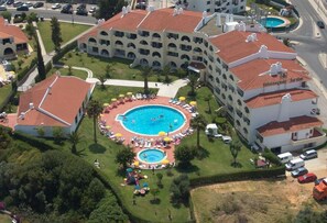 Exterior - Apartment 'Max Tropical' close to the Sea with Shared Pool & Wi-Fi (Albufeira)