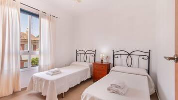 3 dormitorios, tabla de planchar con plancha, wifi y ropa de cama