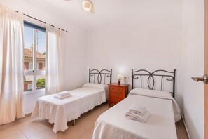 3 chambres, fer et planche à repasser, Wi-Fi, literie fournie