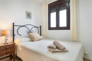 3 bedrooms, iron/ironing board, free WiFi