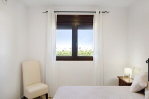 3 bedrooms, iron/ironing board, free WiFi