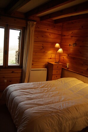 5 bedrooms, iron/ironing board, travel cot, free WiFi