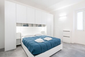 1 bedroom, iron/ironing board, WiFi, bed sheets - GuestHost - Bright and functional 35 sqm apartment, able to accommodate up to 2 people, located on the first floor (without elevator) of a building within Gioberti district. The property is located in a lively neighborhood, full of services and well serv (Firenze)