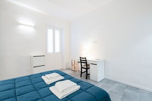 1 bedroom, iron/ironing board, WiFi, bed sheets - GuestHost - Bright and functional 35 sqm apartment, able to accommodate up to 2 people, located on the first floor (without elevator) of a building within Gioberti district. The property is located in a lively neighborhood, full of services and well serv (Firenze)