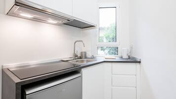 Frigorífico y placa de cocina