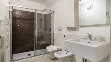 Douche, bidet