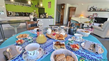 Free daily continental breakfast