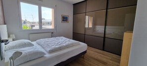 2 bedrooms, iron/ironing board, free WiFi