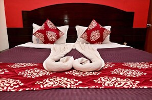 Habitación Deluxe | Camas supletorias, wifi gratis, ropa de cama