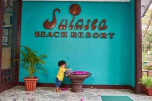 Front of property - Swim Sea Beach Resort (Panaji)