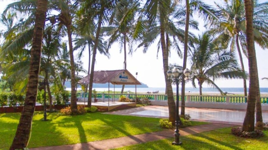 Swim Sea Beach Resort