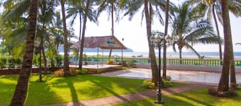Swim Sea Beach Resort